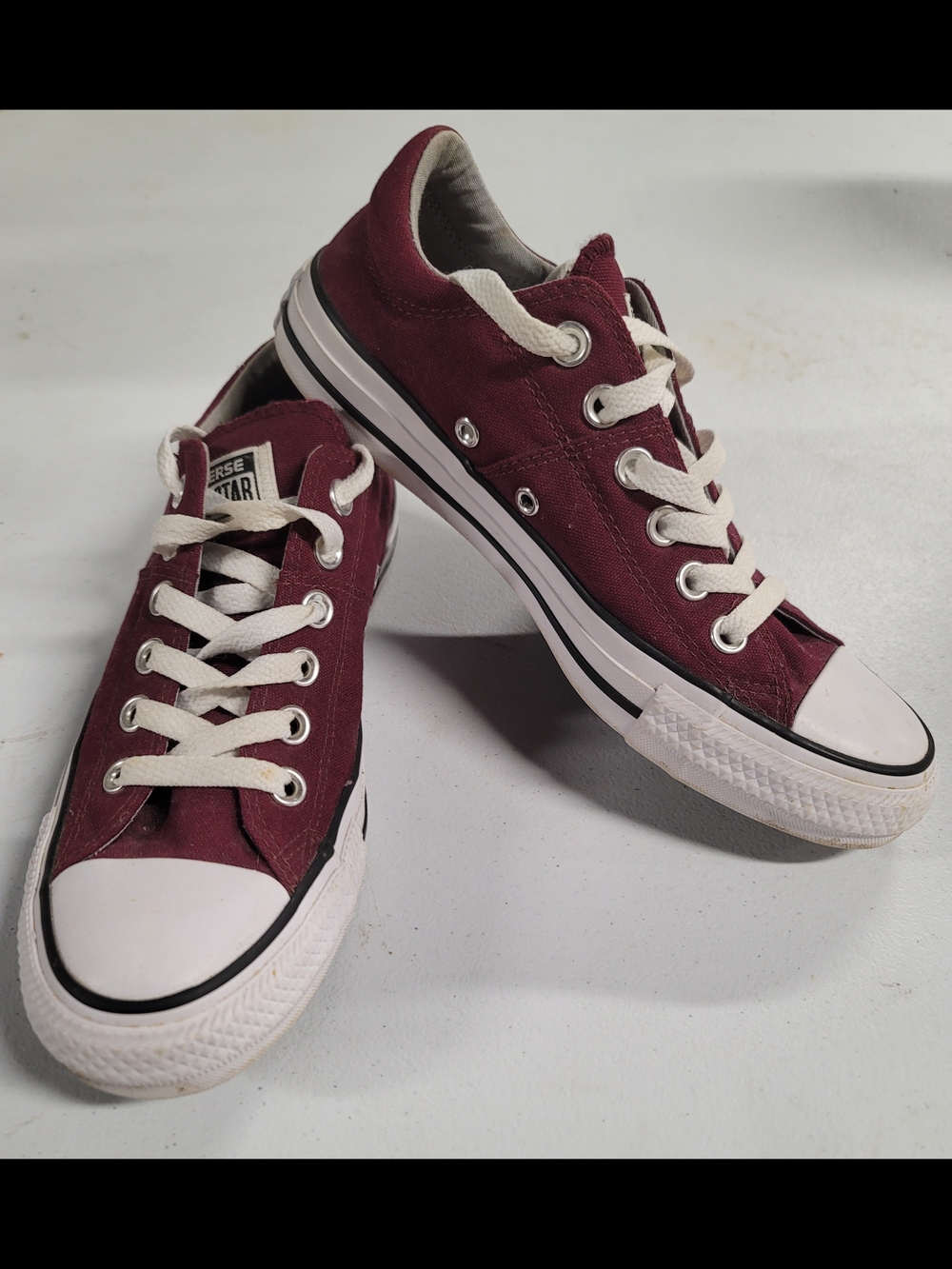 Converse Chuck Taylor Low Top Sneakers in Burgundy